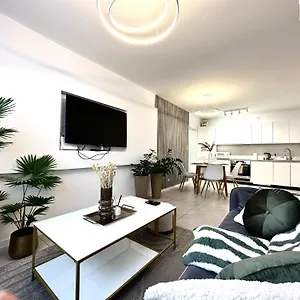  Apartament Moonlight ~ Self Check-in 24 ~ Parking & Lift Polska